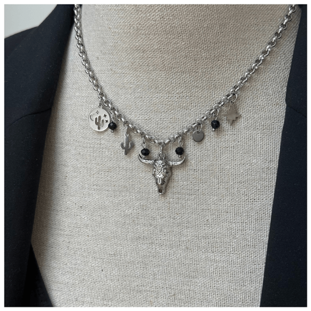 Collier multi pampilles , tête de buffle 