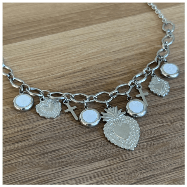 Collier multi pampilles croix et ex voto 
