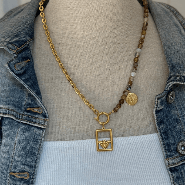Collier mixte, perles et chaine thème abeille